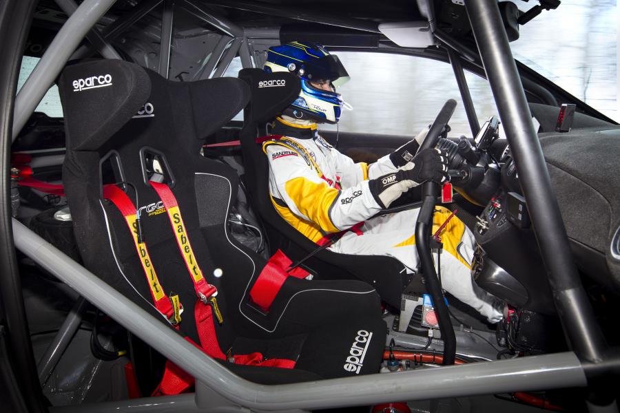 Интерьер Opel Adam R2 Cup 2013 года  (фото 5 из 18)